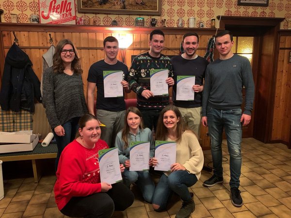 Weihnachtsversammlung mit Krapfen-Wettessen