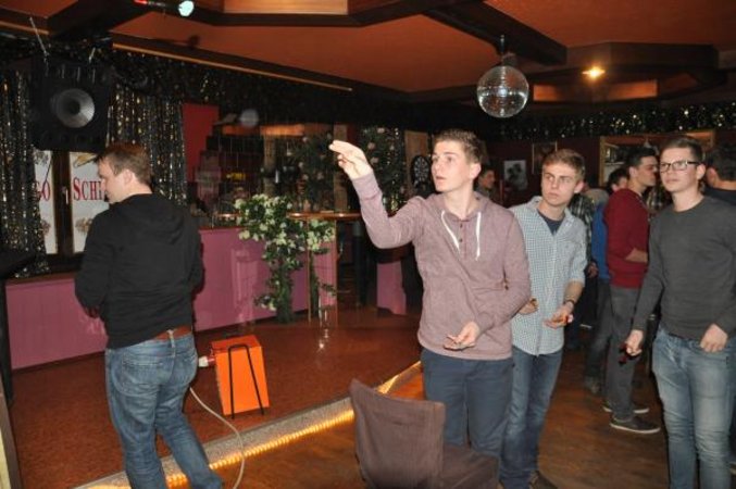 Versammlung mit Darttunier