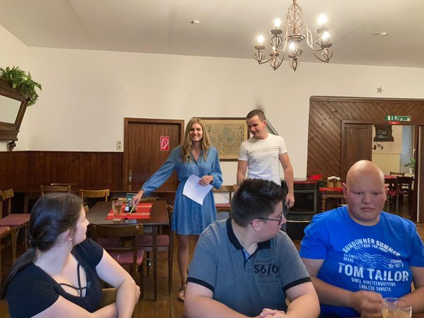 Versammlung mit Melken