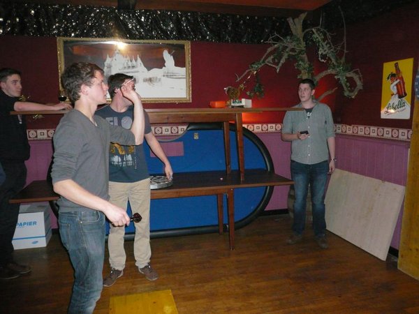 Versammlung mit Darts