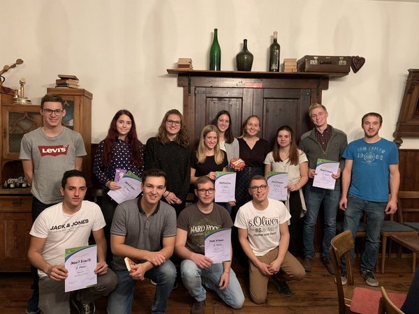 Versammlung mit Wutzeln